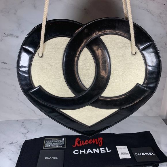 โโ CHANEL 09C Heart Bag CC Patent Terry Ocean Drive Shoulder Handbag Black/White - Picture 4 of 16